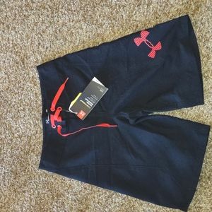 NWT Under Armour boys boardshorts